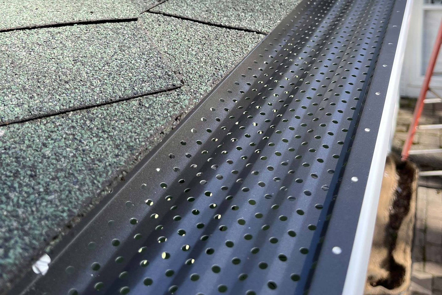 Custom Rain Control | Seamless Rain Gutters Installation & Repair